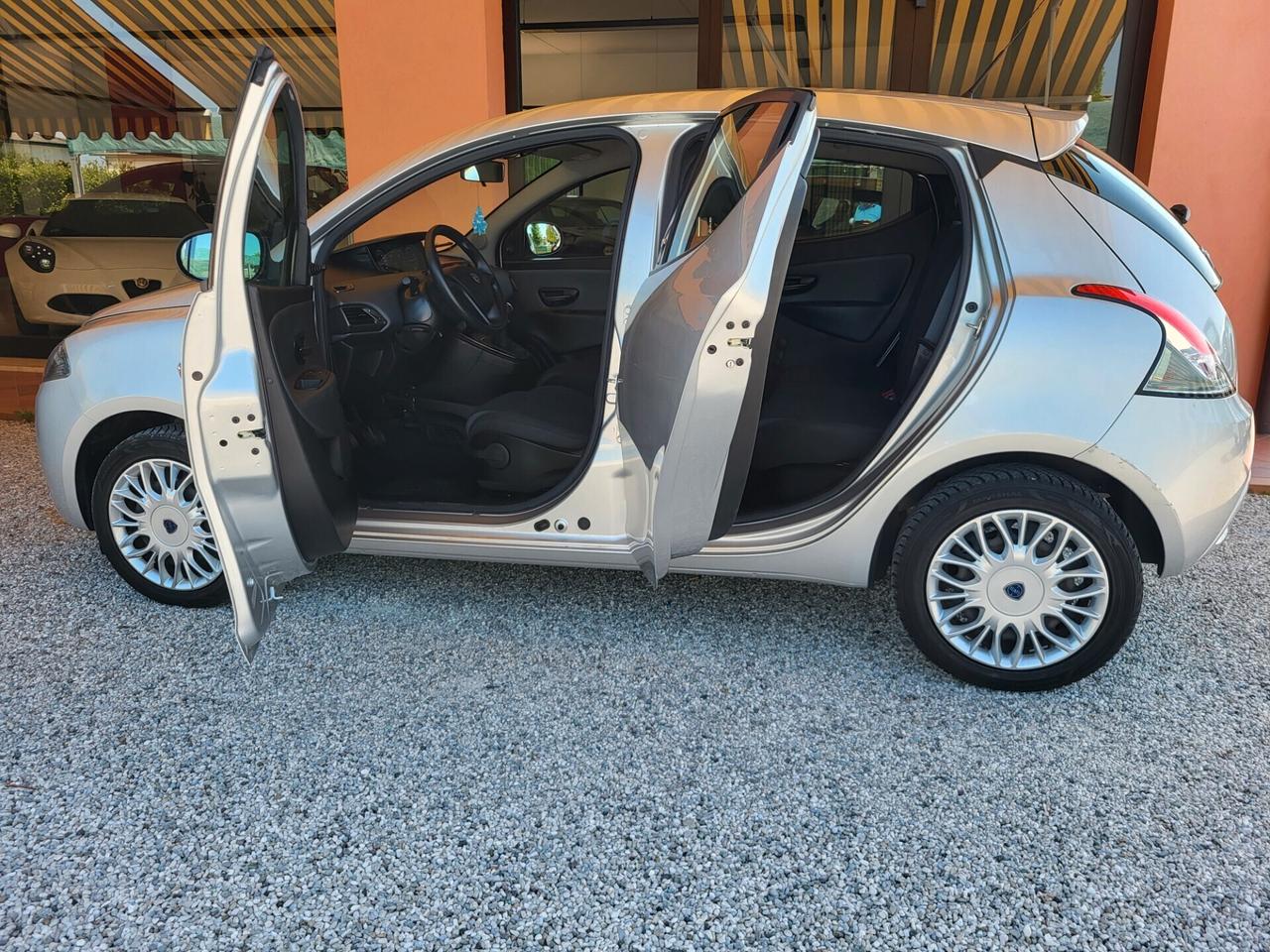 Lancia Ypsilon 1.2 69 CV 5 porte Silver