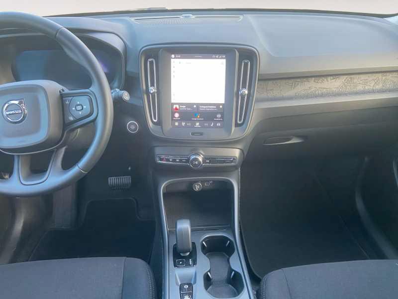 VOLVO XC40 2.0 b3 EssenTiaL AuTo