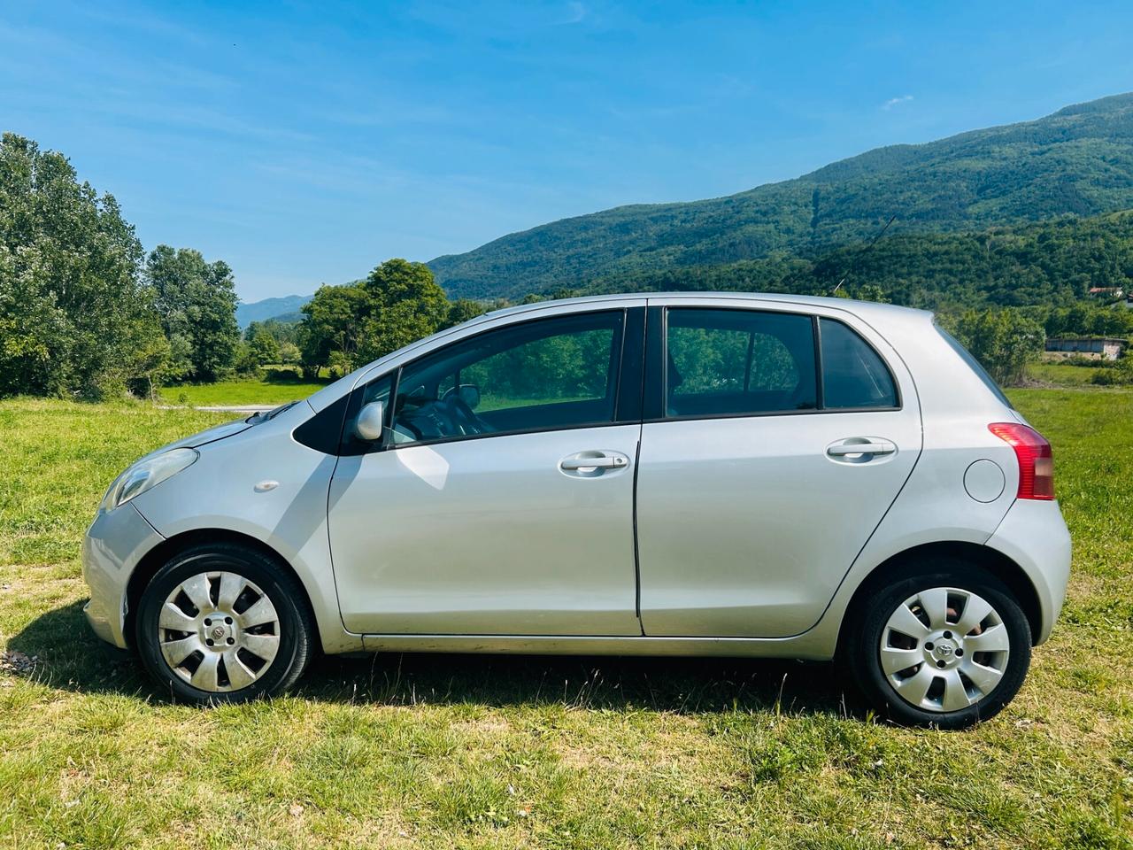 Toyota Yaris 1.0 5 porte Sol