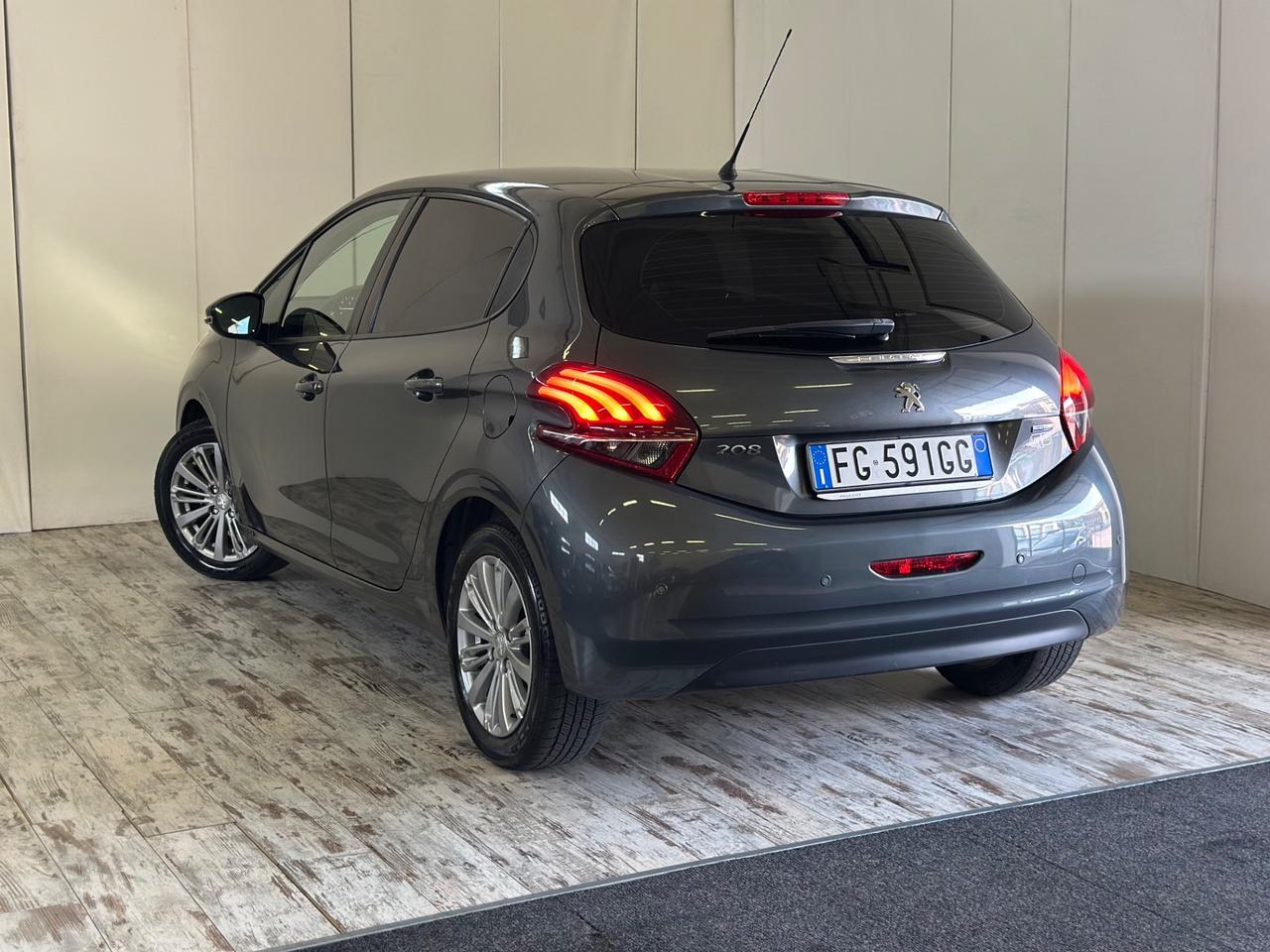Peugeot 208 1.2 Benzina 5 porte Allure Ok Neopatentati