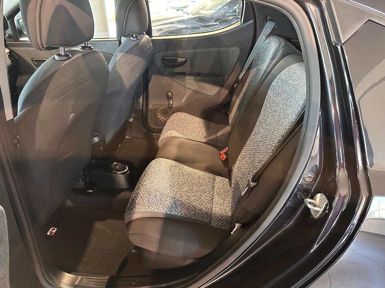 Lancia Ypsilon 1.0 FireFly 5 porte S&S Hybrid Silver