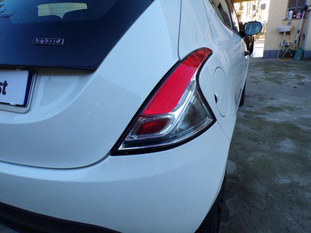 LANCIA Ypsilon 1.0 FireFly 5 porte S&S Hybrid Ecochic Silver
