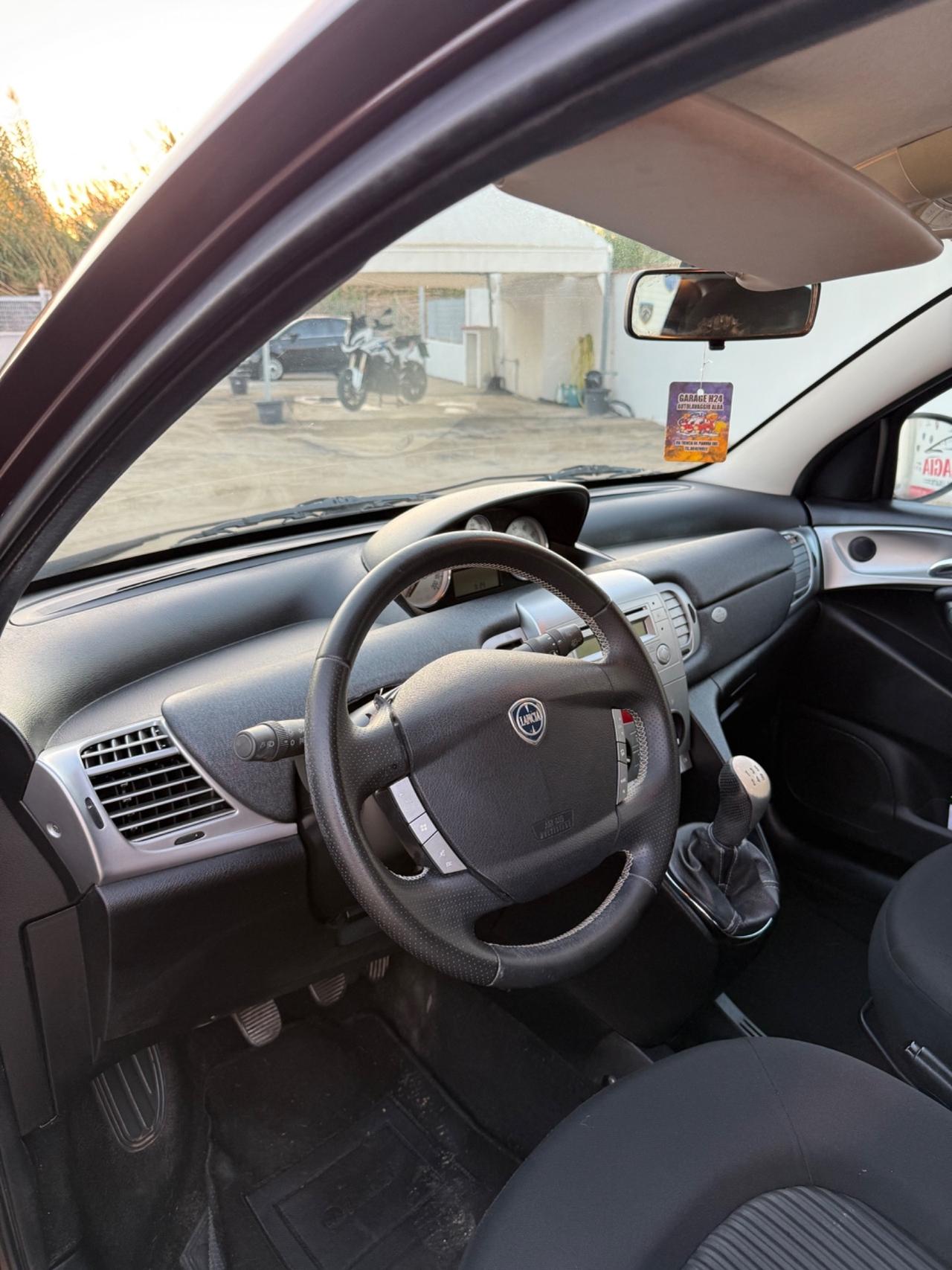 Lancia Ypsilon 1.3 MJT 75 CV Elle