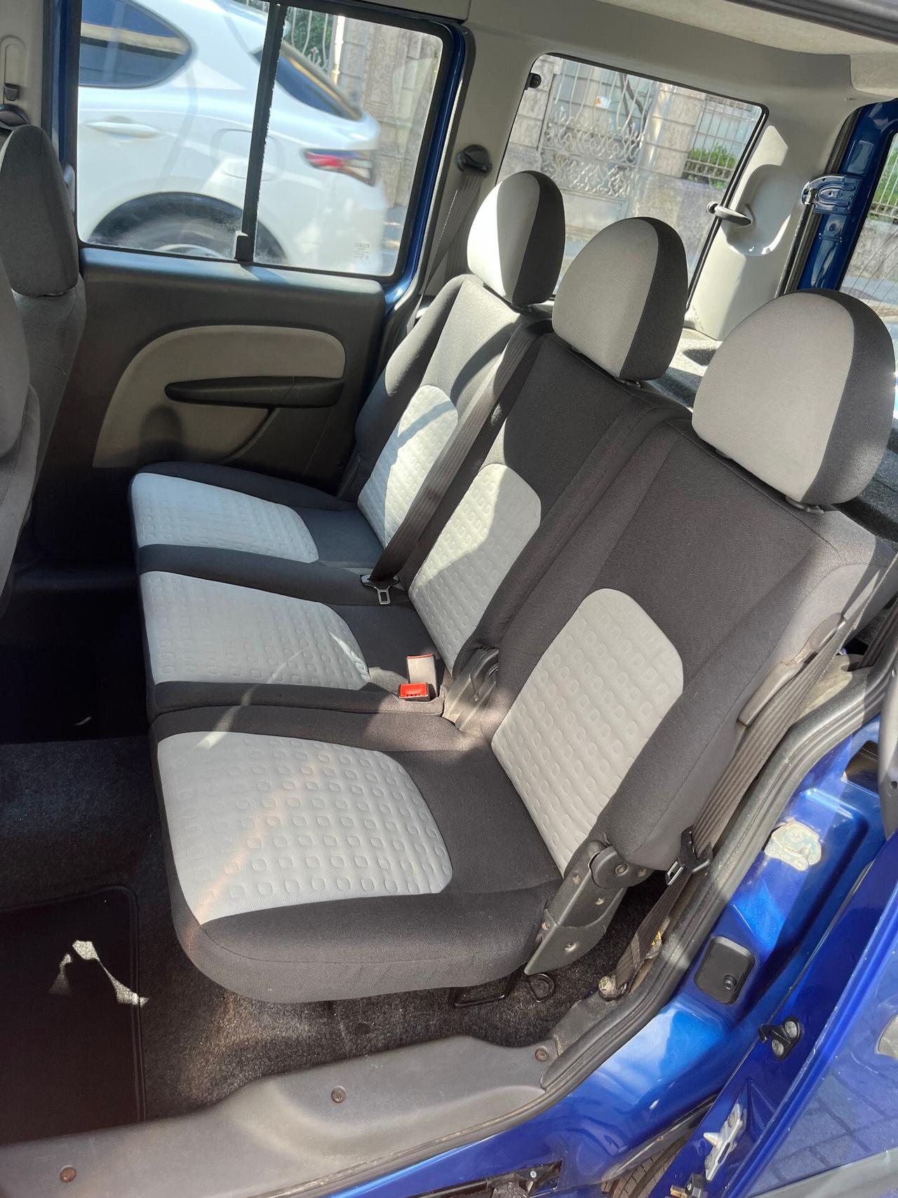 FIAT DOBLO - 1.9 MULTIJET - VETRATO - 5 POSTI