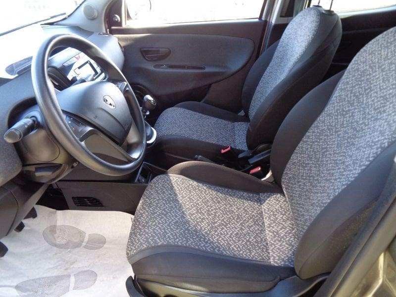Lancia Ypsilon Ypsilon 1.0 FireFly 5 porte S&S Hybrid Ecochic Silver