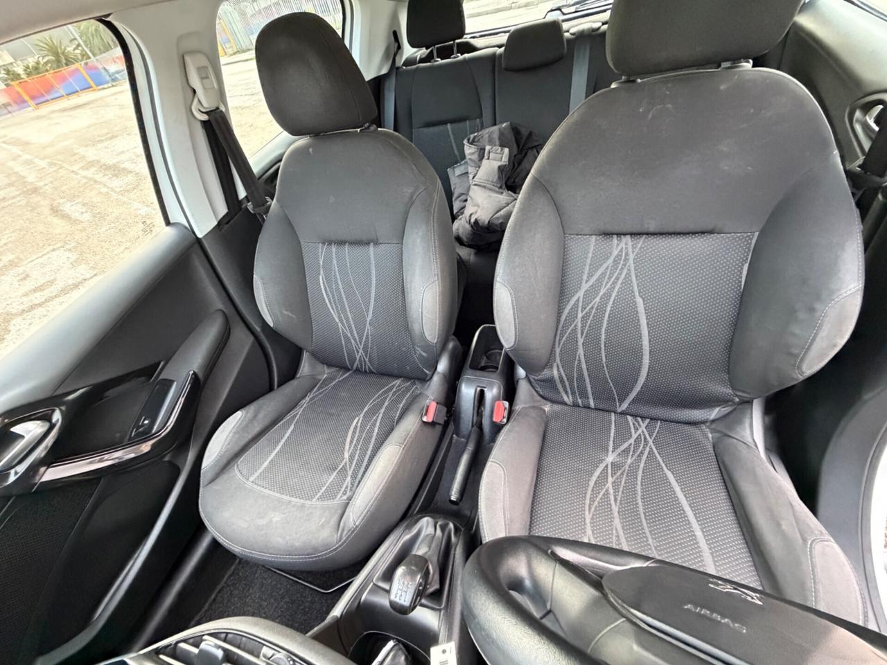 Peugeot 208 1.4 HDi 68 CV 5 porte Allure