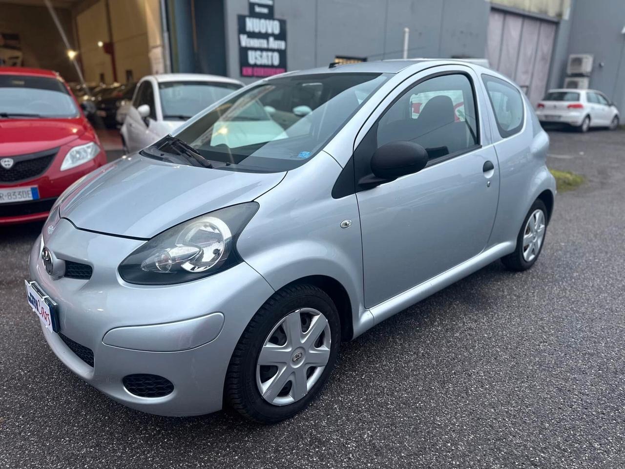 Toyota Aygo 1.0 12V VVT-i 3 porte Sol NEOPATENTATI