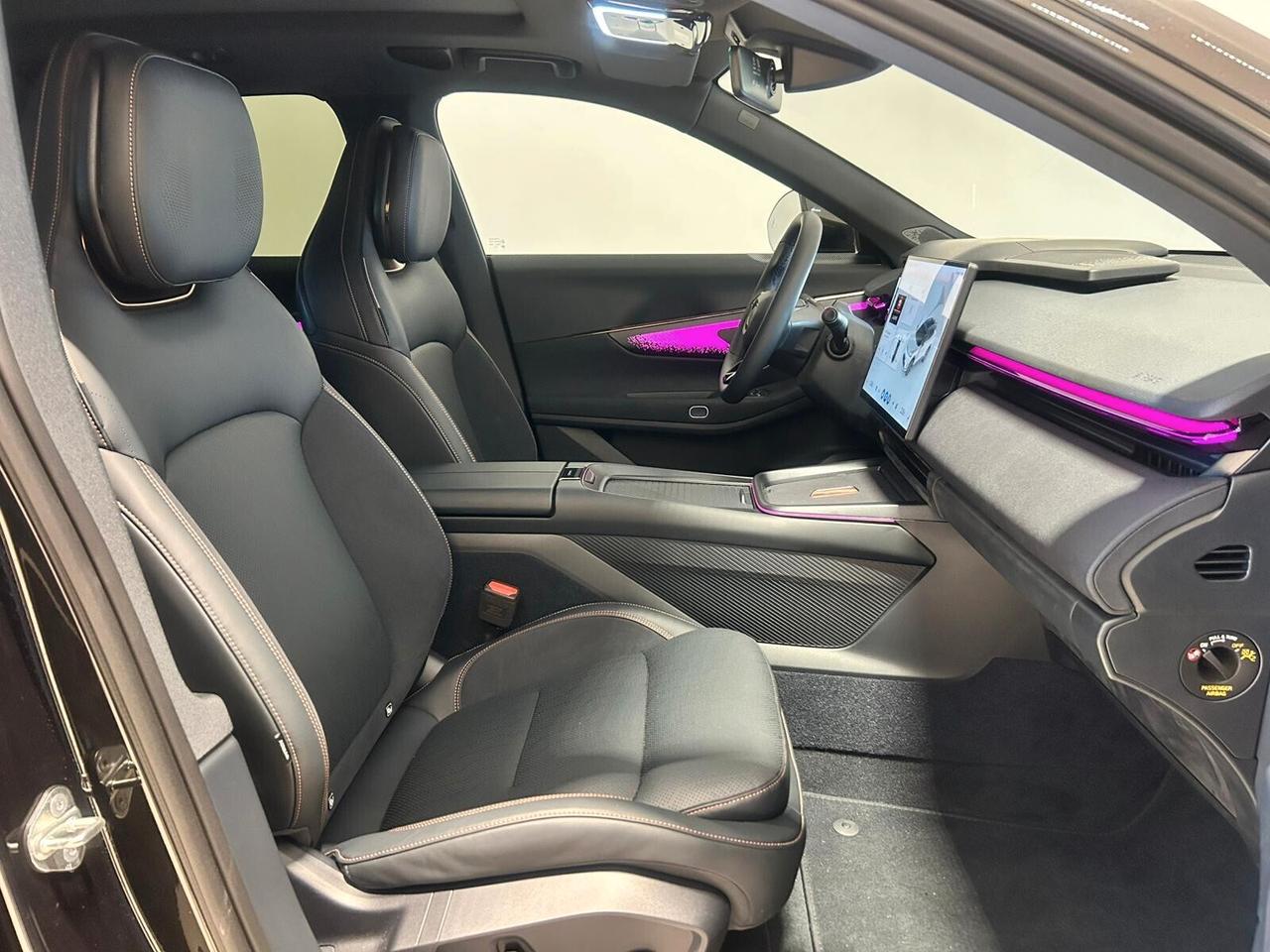 Lynk&co 08 PHEV More