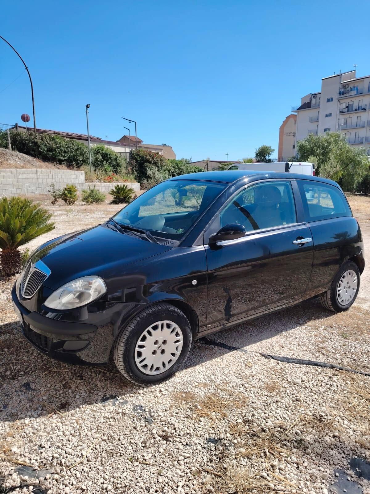 Lancia Ypsilon 1.3 MJT 75 CV Argento