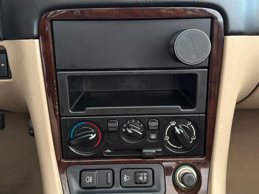 MAZDA MX-5 1.6i 16V cat- California Edition -