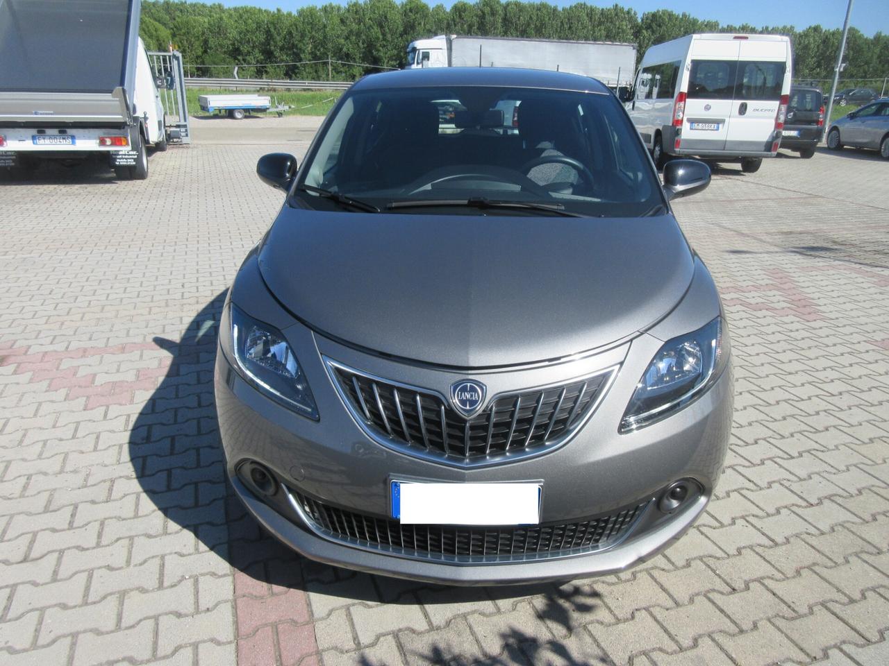 Lancia Ypsilon 1.0 FireFly 5 porte S&S Hybrid Ecochic Silver