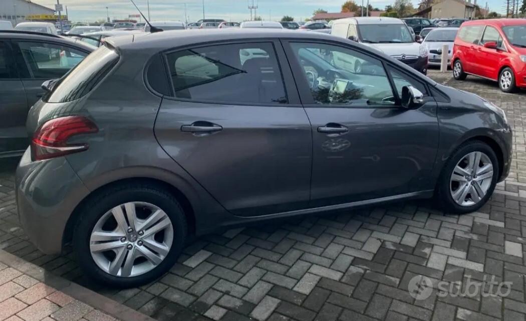 Peugeot 208 PureTech 82CV 5 porte Allure