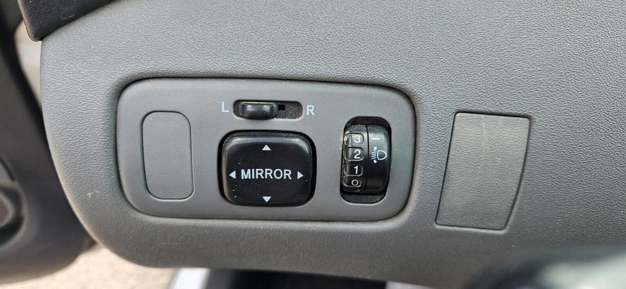 Toyota Yaris 1.0 16V 5 porte Sol