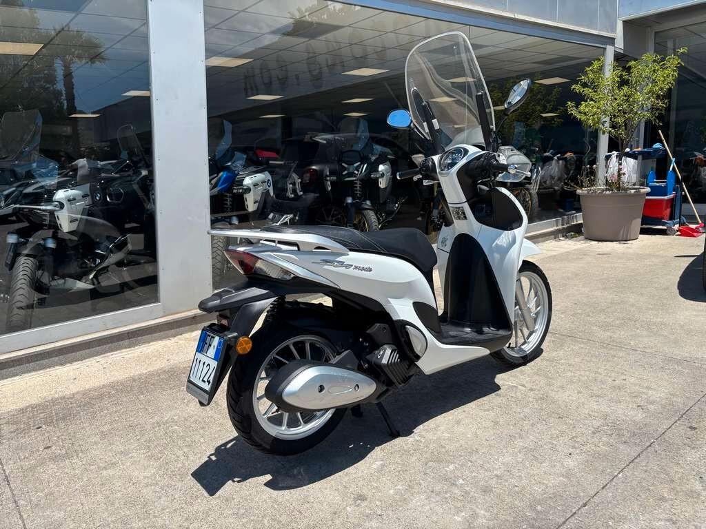 Honda SH Mode 125 2023 / KM 13.000 Tua a solo 19 Euro al mese