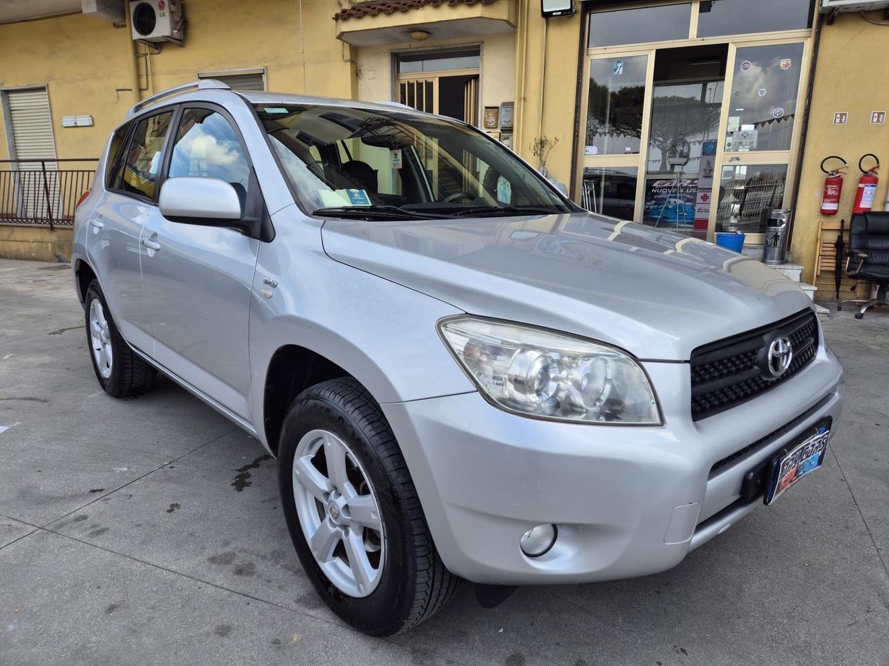 Toyota RAV4 2.2 D-4D 136 CV Luxury