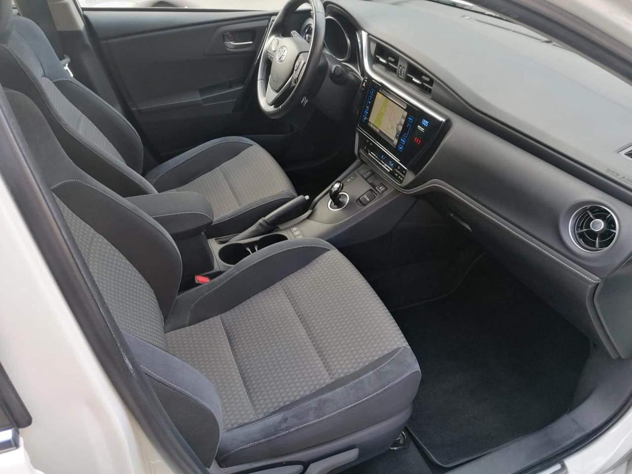 Toyota Auris Touring Sports 1.8 Hybrid Lounge