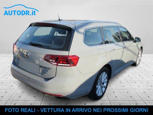 VOLKSWAGEN Passat Variant 2.0 TDI EVO DSG Business Fari LED, Navi, Ambient