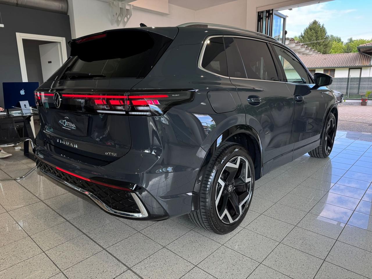 VOLKSWAGEN Tiguan III 2024 1.5 etsi R-Line 150cv dsg - SED. MASSAGGIANTI!