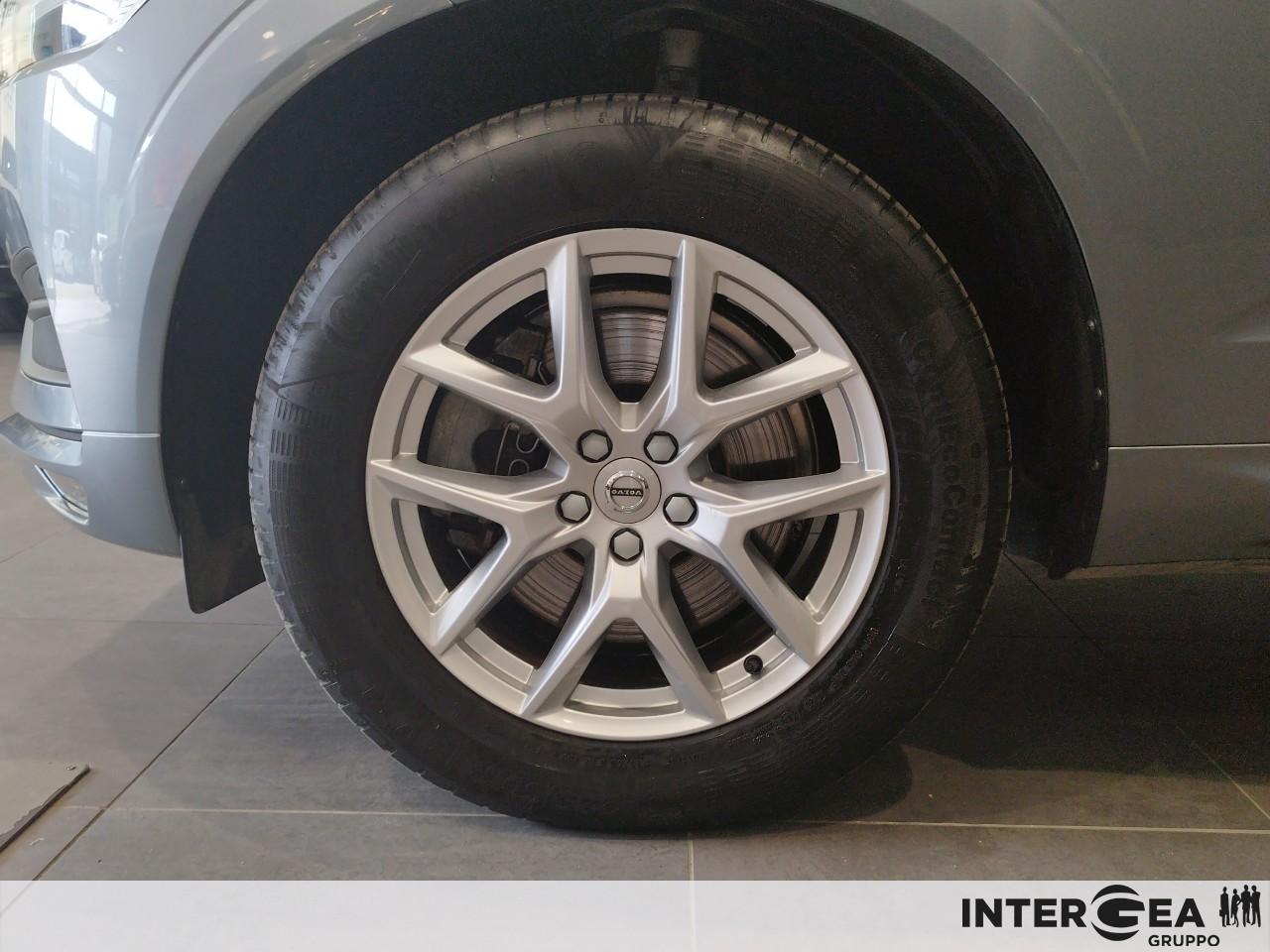 VOLVO XC60 2.0 b4 Momentum Pro auto