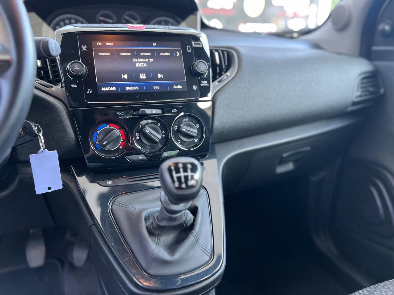 Lancia Ypsilon 1.0 FireFly 5 porte S&S Hybrid Silver