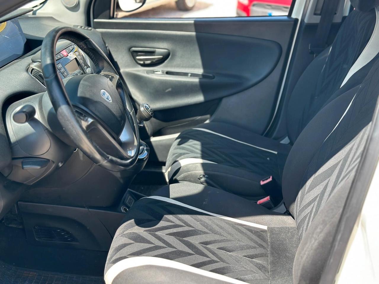 Lancia Ypsilon 1.2 69CV 5 porte Gold