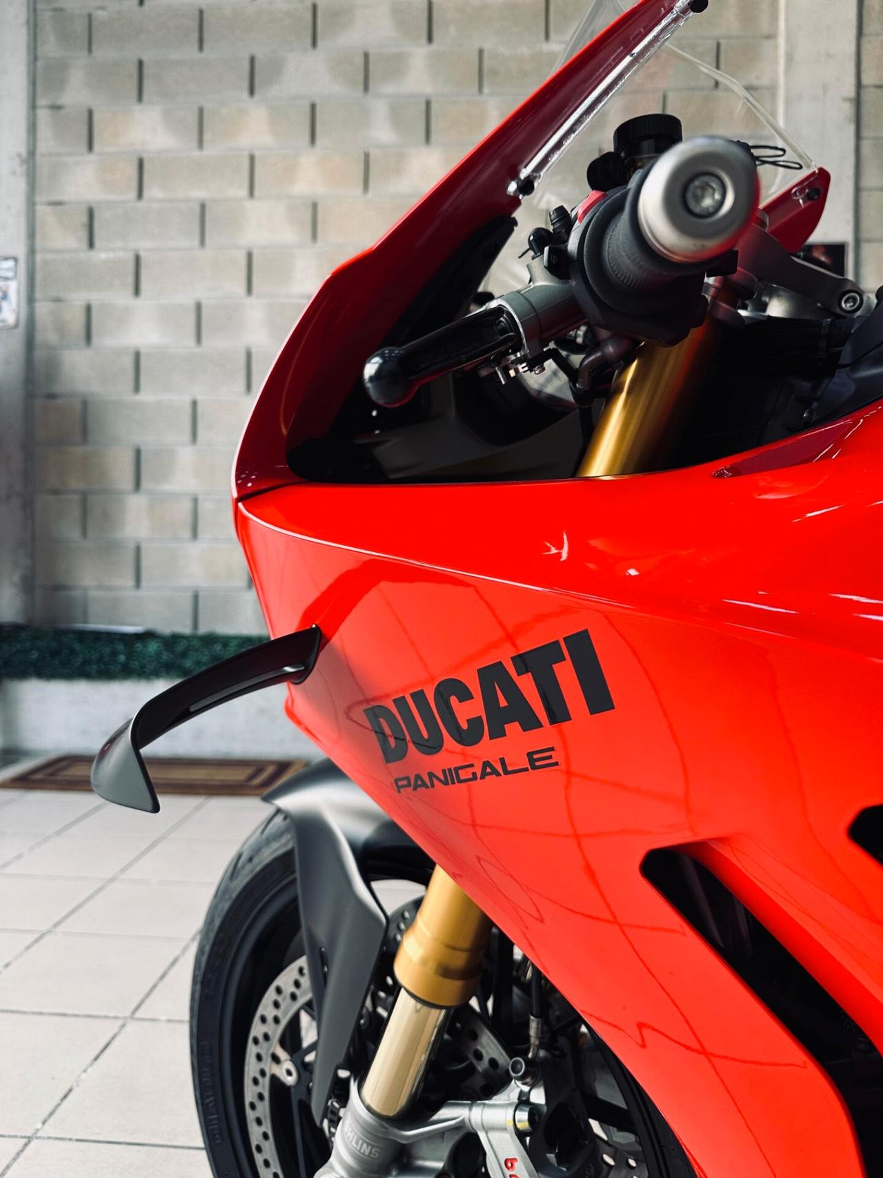 Ducati Panigale V4S - FULL AKRAPOVIC