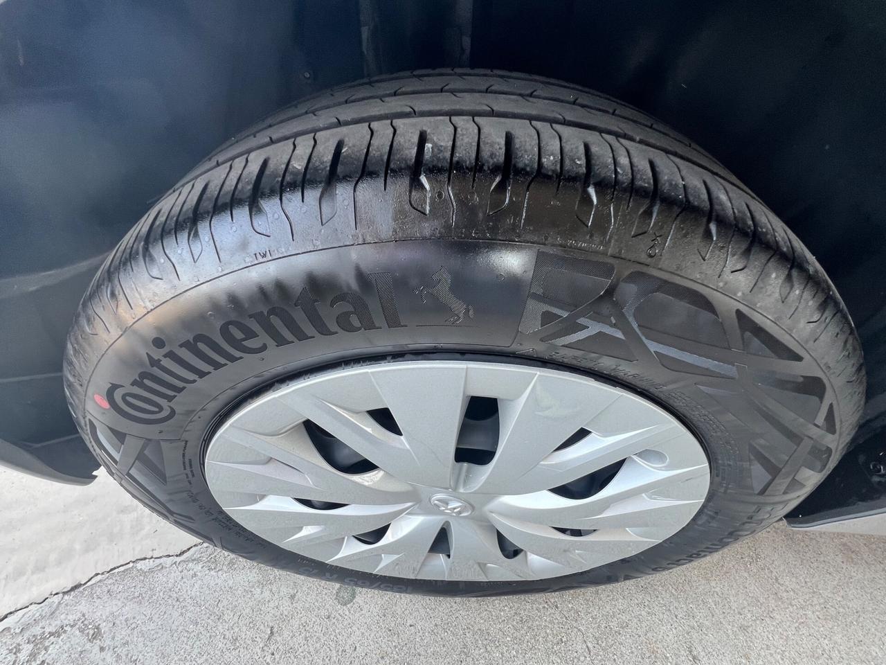 Toyota Yaris 1.5 Hybrid 5 porte Business FINANZIABILE