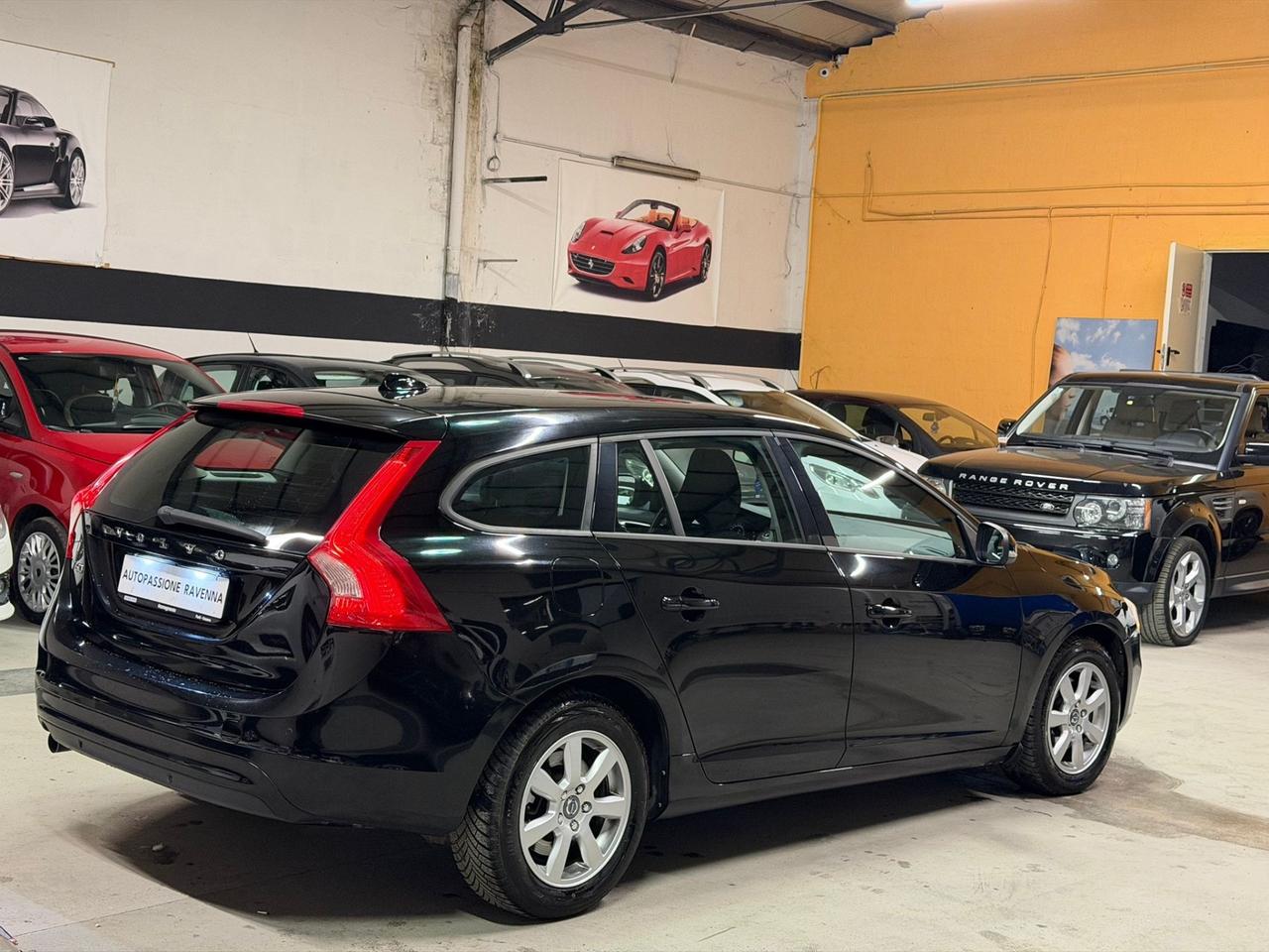 Volvo V60 D2 1.6 Powershift R-design Momentum