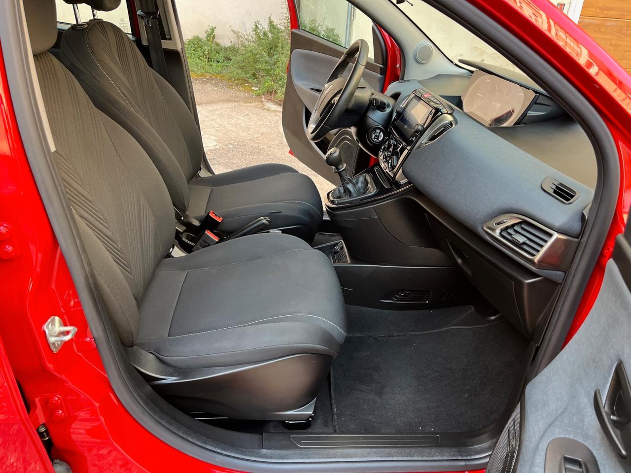 Lancia Ypsilon 1.0 FireFly 5 porte S&S Hybrid Ecochic Gold