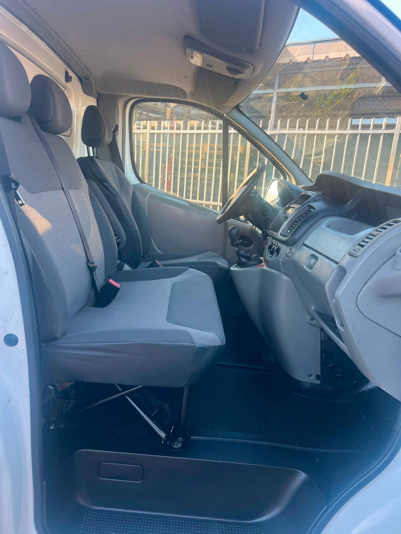 Renault trafic 2.0 dci