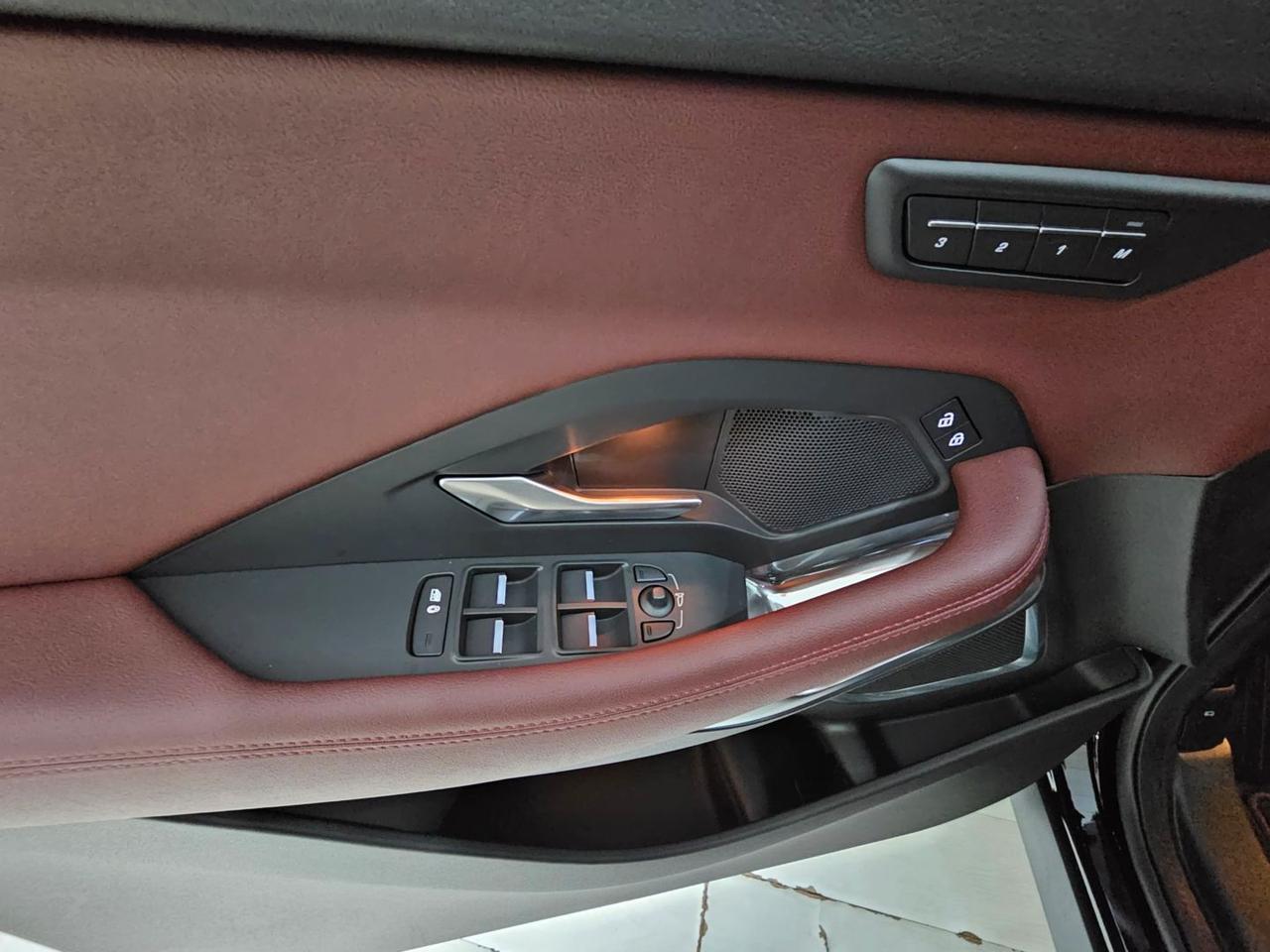 Jaguar E-Pace R-Dynamic SE Navi Camera Tetto C.20" LED BlackPack