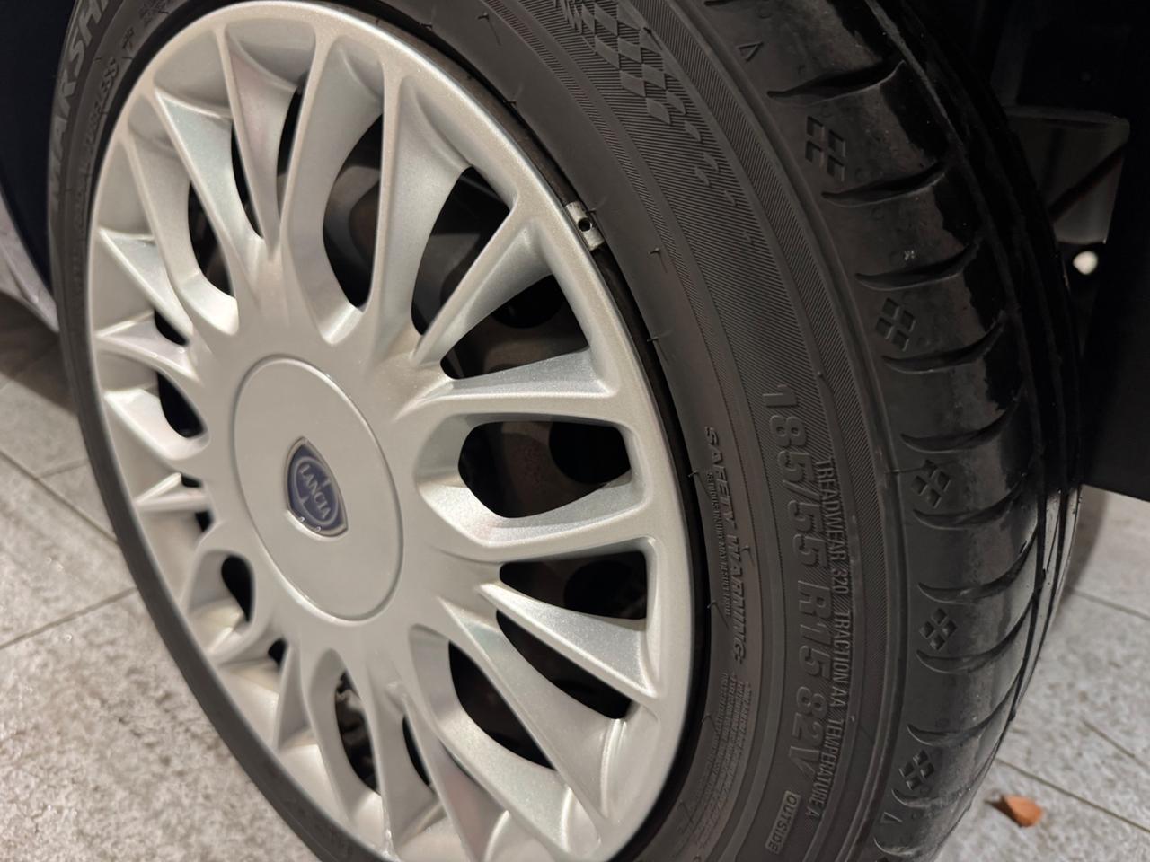 Lancia Ypsilon 1.2 69 CV 5 porte Silver NEOPATENTATI