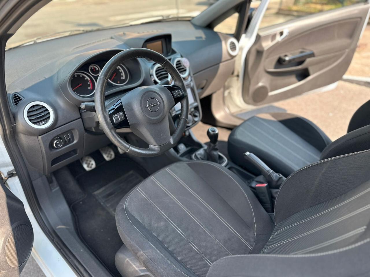 Opel Corsa 1.2 85CV 3 porte GPL-TECH b-color