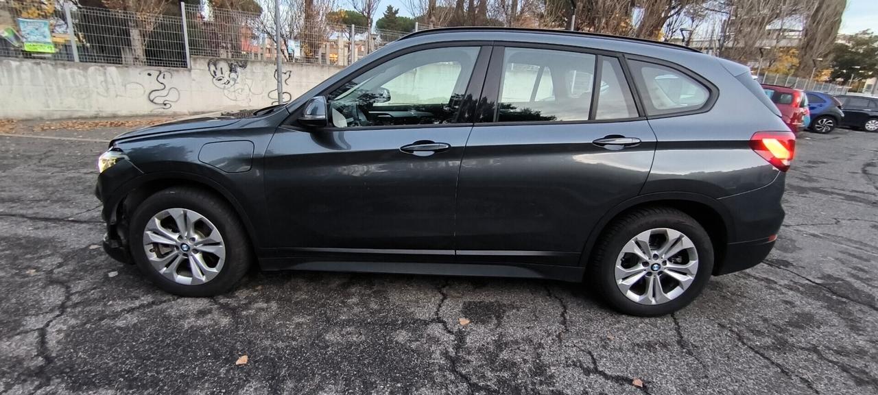 BMW X1 auto incidentata