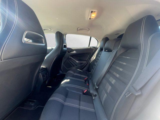 MERCEDES-BENZ GLA 200 Sport