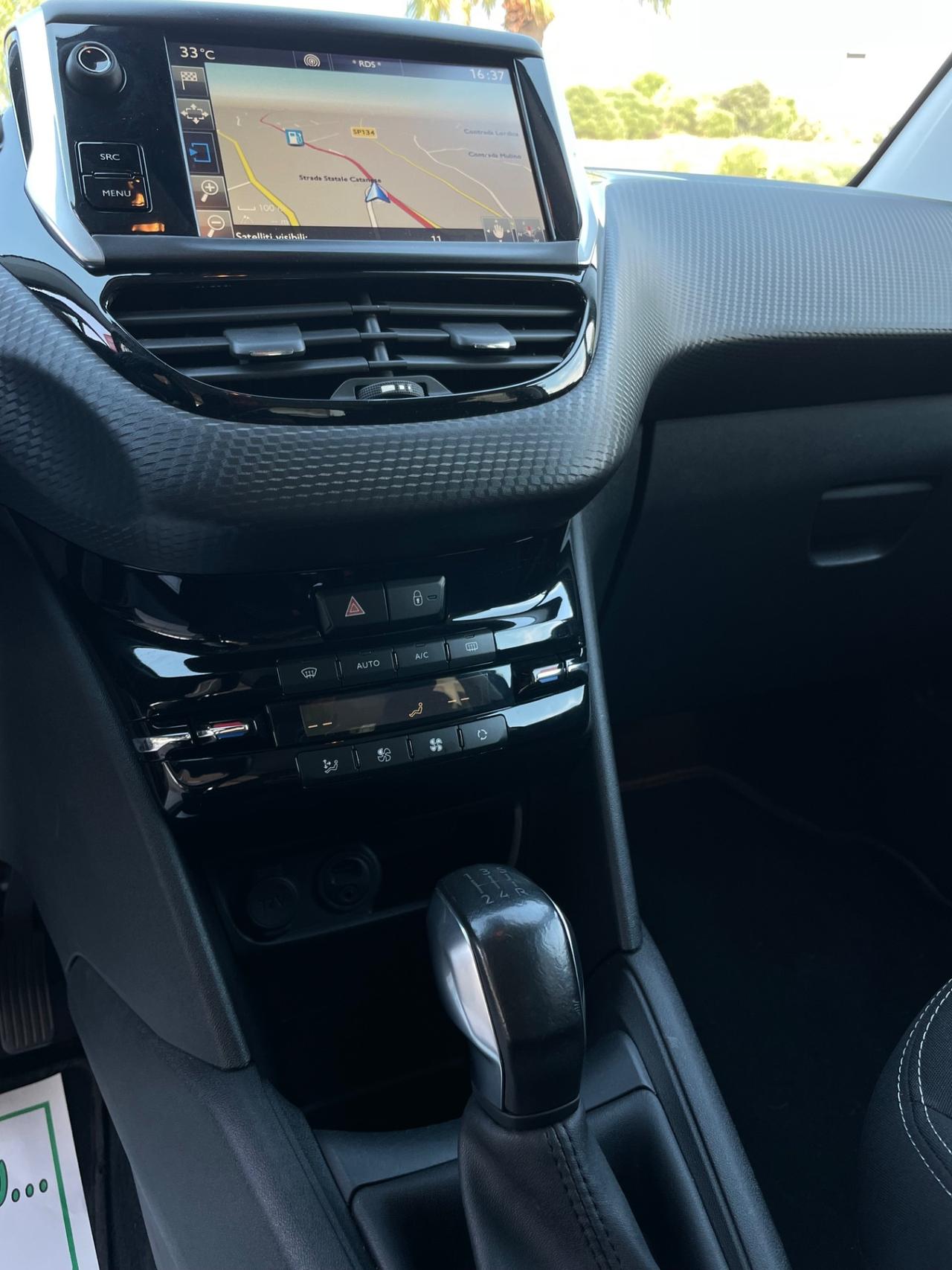 Peugeot 208 PureTech 82 5p. GPL Allure