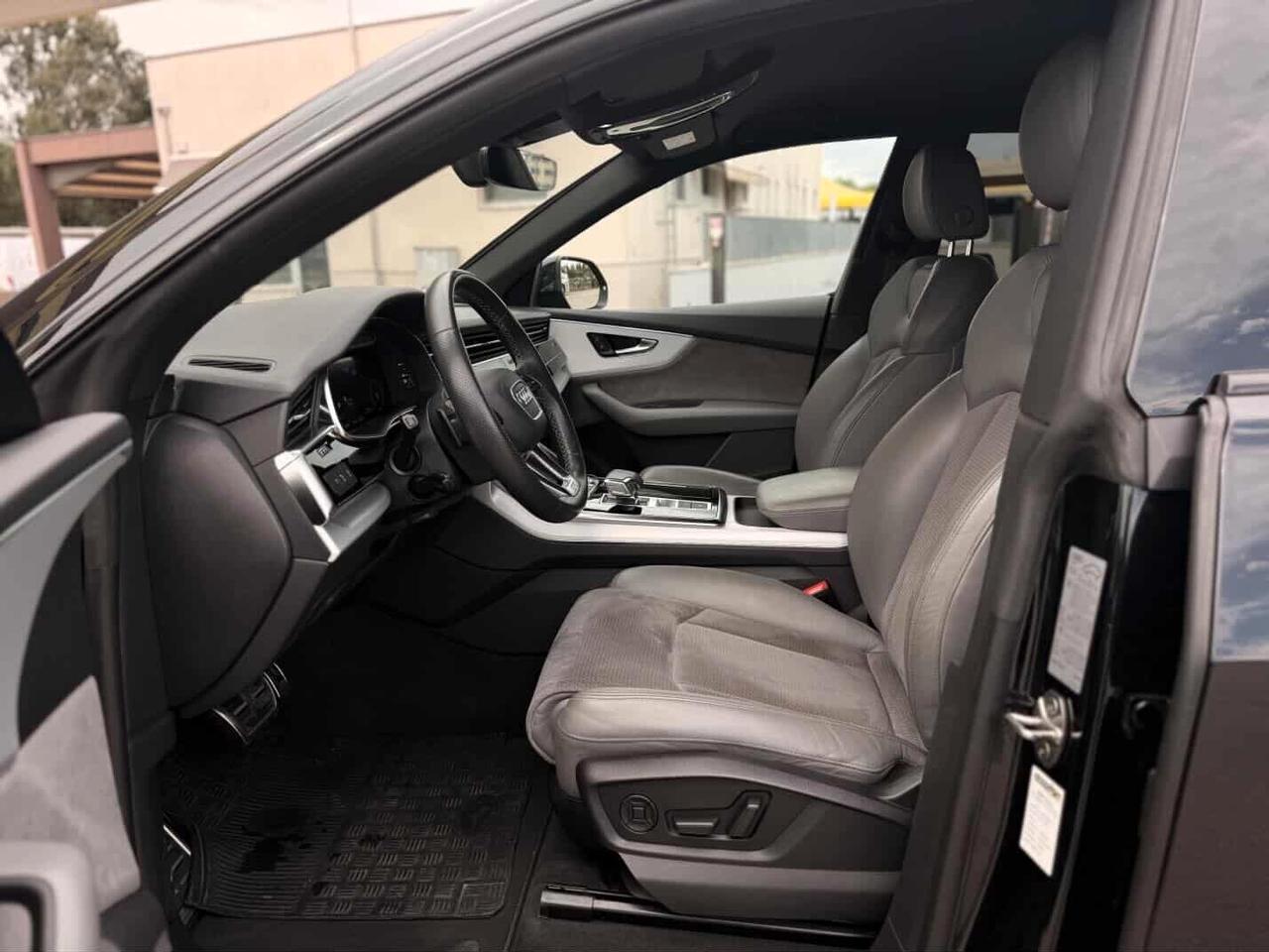 Audi Q8 50 TDI IDENTITY BLACK/23" RSQ8/PELLE/S-LINE