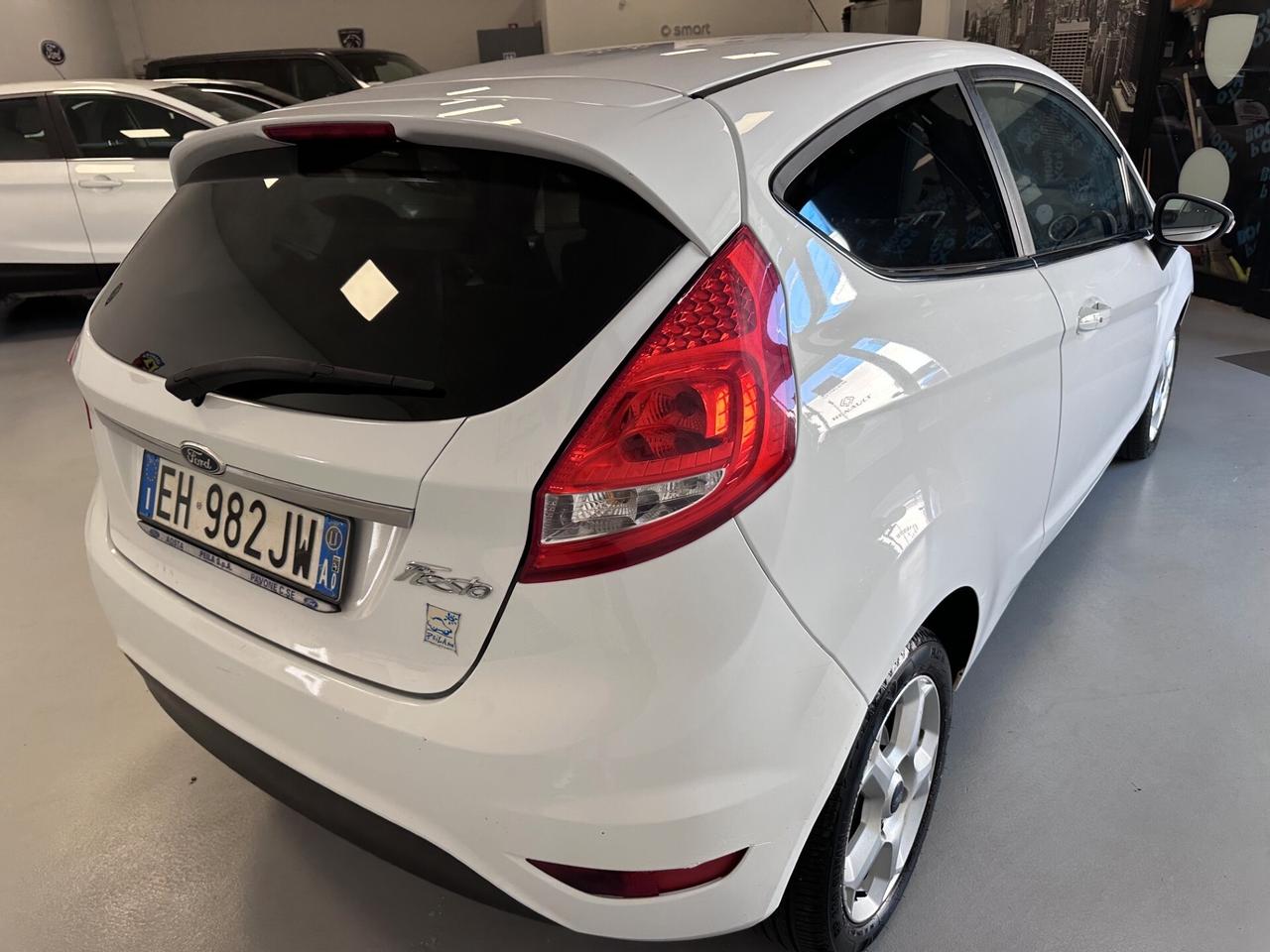 FORD FIESTA 1.4 BENZINA GPL