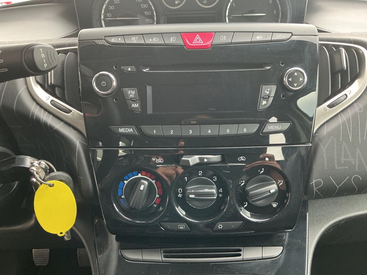 Lancia Ypsilon 1.2 benzina Neopatentati