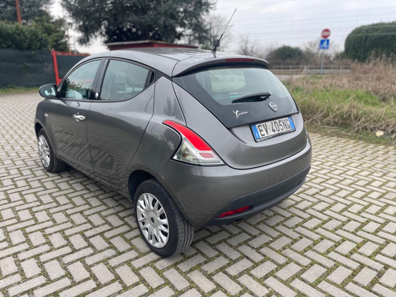 Lancia Ypsilon 0.9 TwinAir 85 CV 5 porte Metano Ecochic Gold