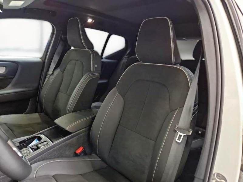 Volvo XC40 Recharge T4 129+82 CV Plug-In Hybrid Automatica Recharge Ultimate Dark N1 Autocarro