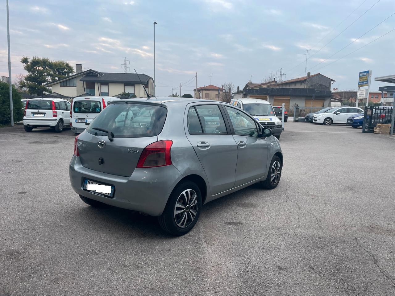 Toyota Yaris 1.0 5 porte