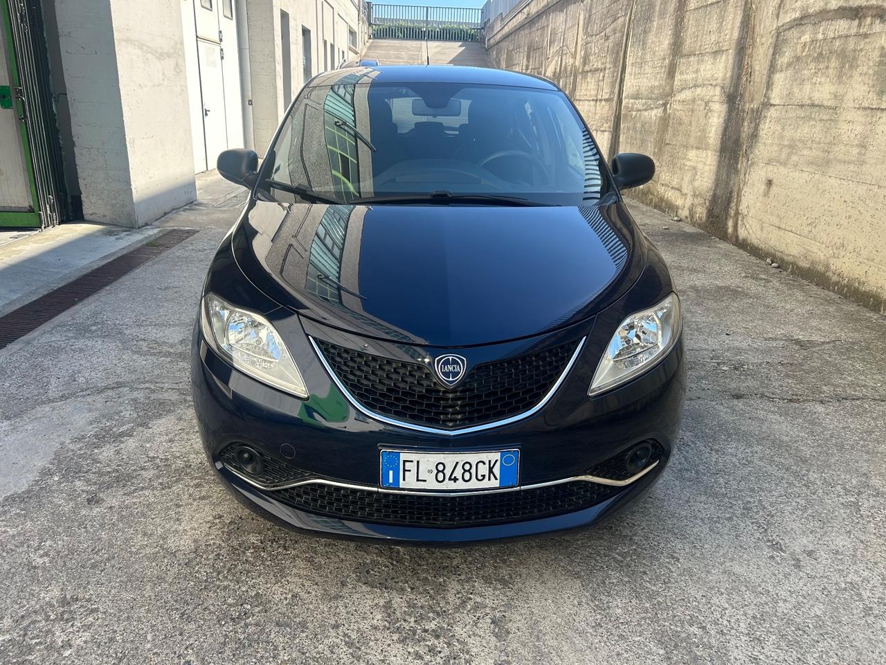 Lancia Ypsilon 1.2 69 CV 5 porte Silver