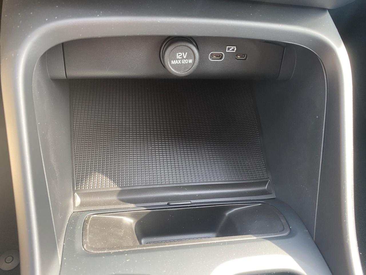 Volvo XC40 B3 (Benzina/Hybrid) Autom. Essential