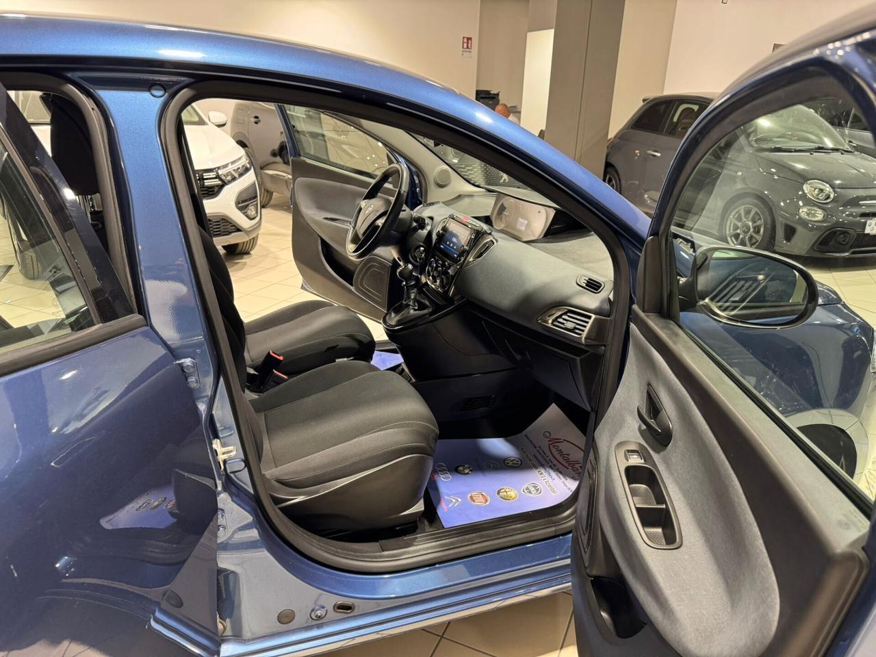 Lancia Ypsilon 1.0 FireFly 5 porte S&S Hybrid Gold