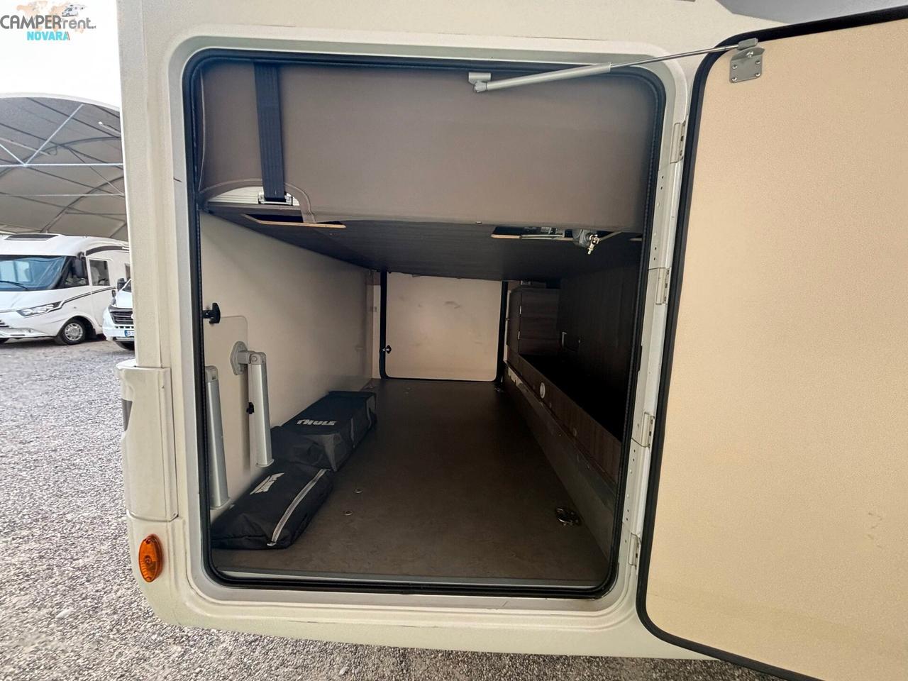 MCLOUIS MC4 860G - Semintegrale con letto matrimoniale in coda e letto basculante