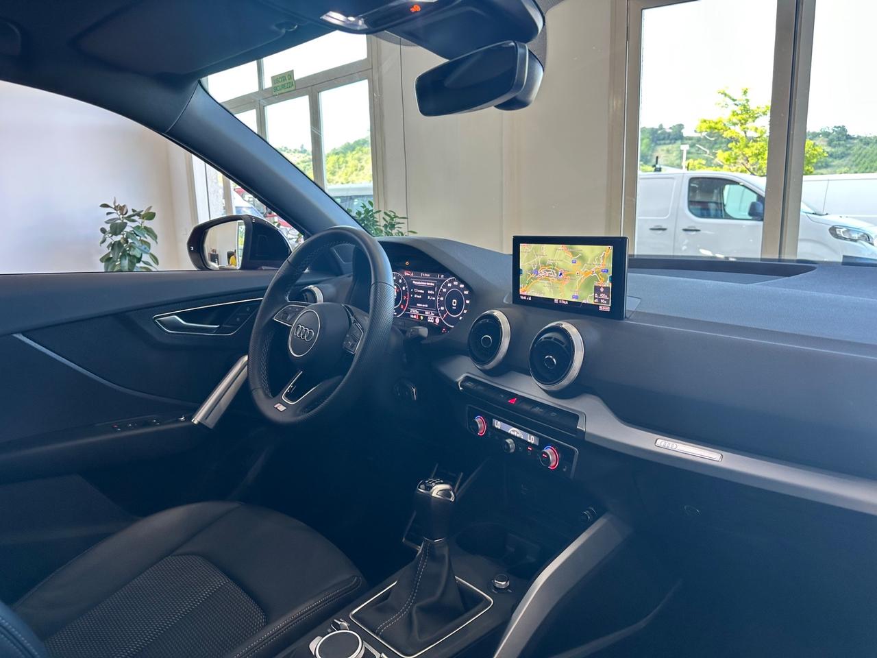 Audi Q2 35 TFSI Identity Black S-Line plus