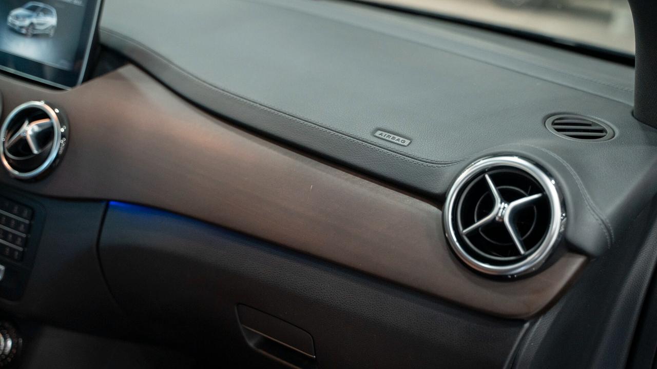 Mercedes-benz B 200 D PREMIUM PLUS AMG TETTO PACK LUCI PELLE XENO NAVI