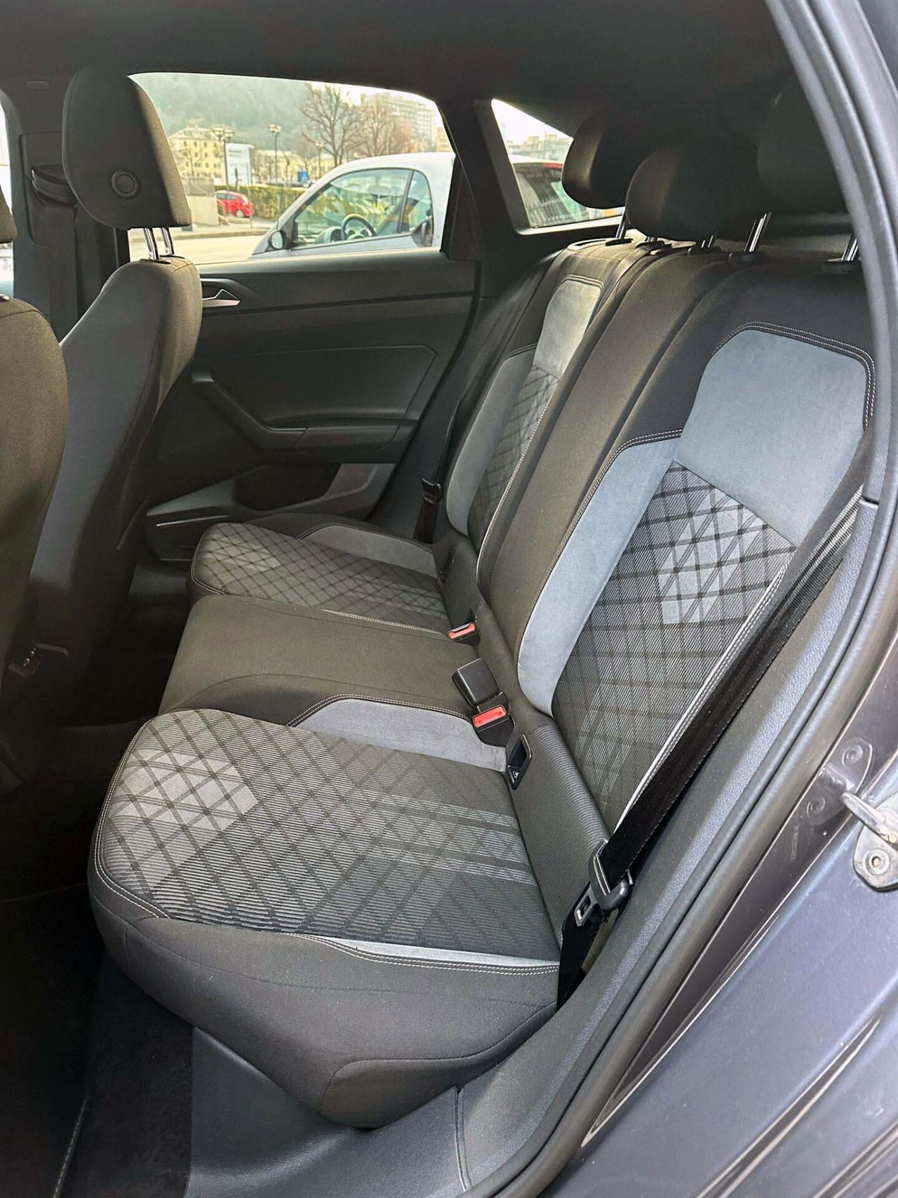 Volkswagen Taigo 1.0 TSI 110 CV DSG R-Line Tetto Apribile