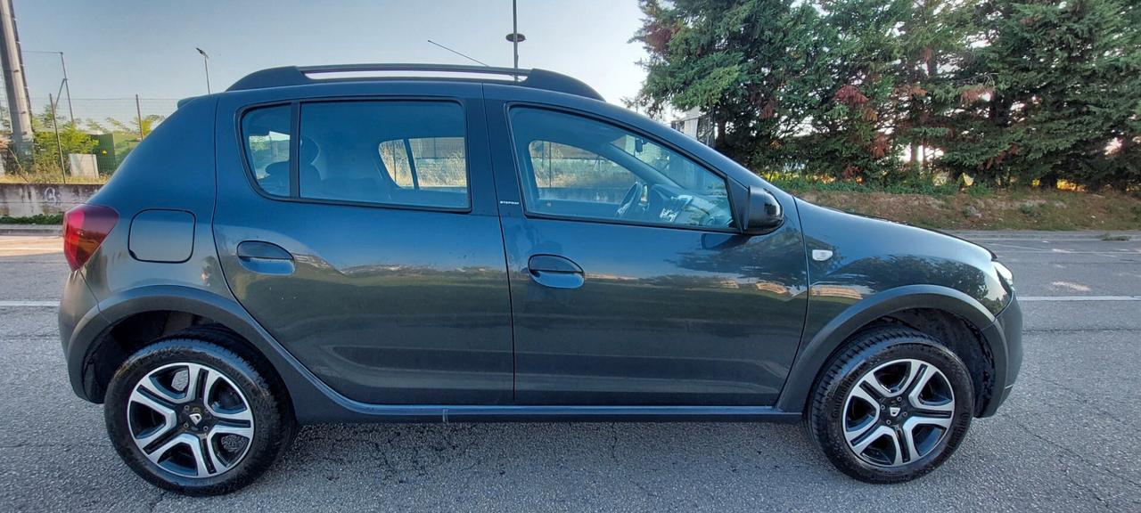 SANDERO STEPWAY 900 TURBO GPL DI SERIE SeS SS WOW 90 CV NAVI RETROCAMERA STRAFULL OPTIONAL